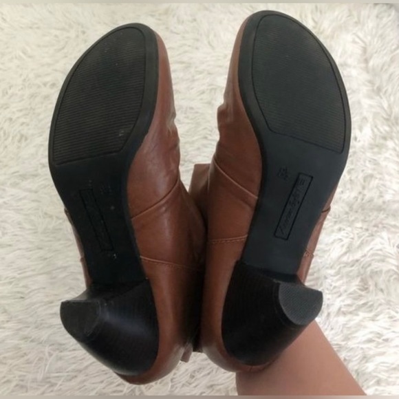 Almost NEW American Eagle booties, Brown, size 8.5, VERY COMFY, heel ht:2 inches - Picture 11 of 11